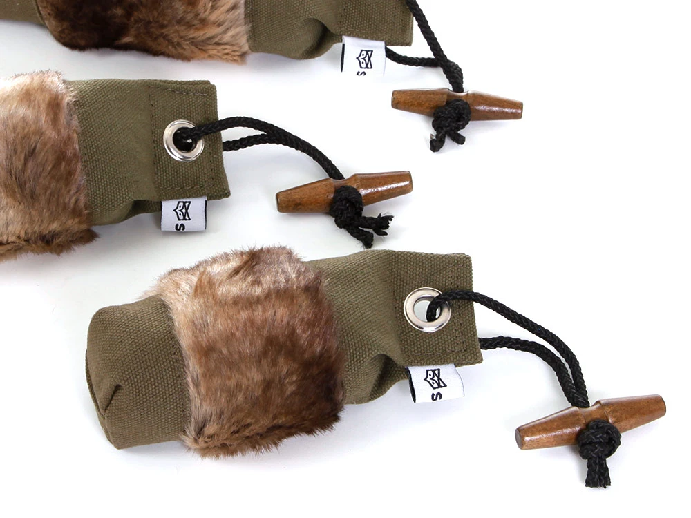 Fell Dummy Mit Wurfhilfe Oliv In Drei Größen 2 Fell Dummy Mit Wurfhilfe Oliv In Drei Größen – Bild 2