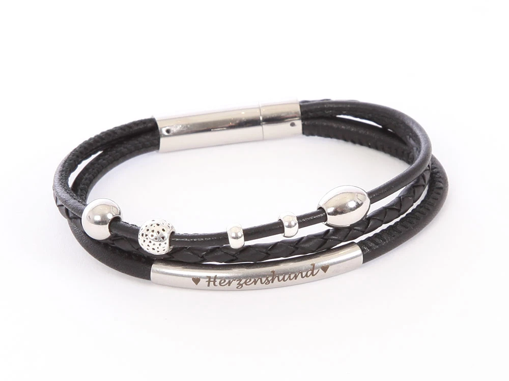 Handgearbeitetes Lederarmband Herzenshund Mit Schmuckperlen Schwarz 1 Handgearbeitetes Lederarmband Herzenshund Mit Schmuckperlen Schwarz